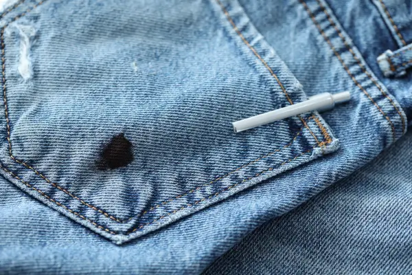 Como tirar tinta de caneta da roupa